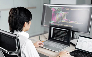 江山 api php源码,下载的php源码怎么运行呢？